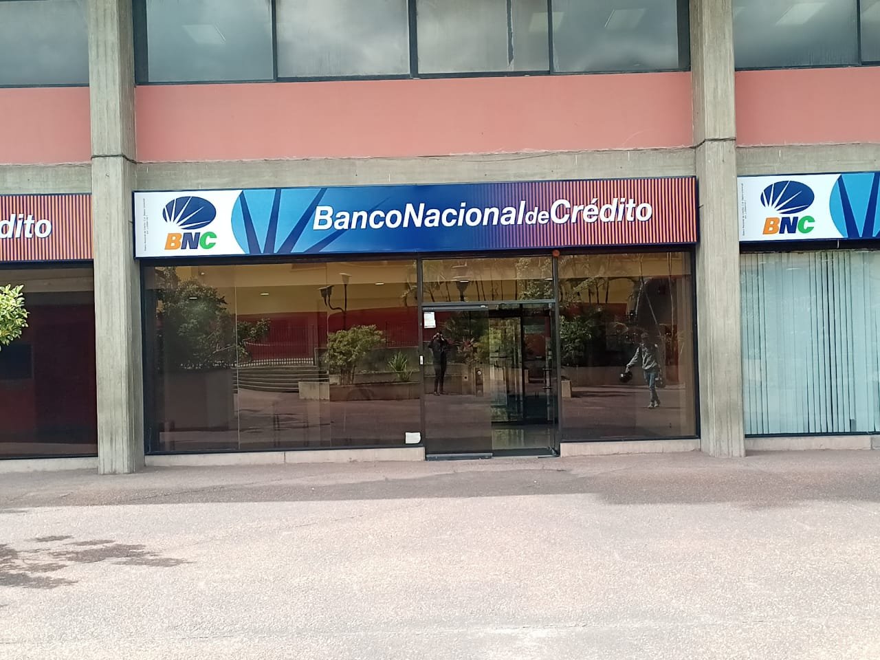 Fachada de BNC Los Cortijos 370